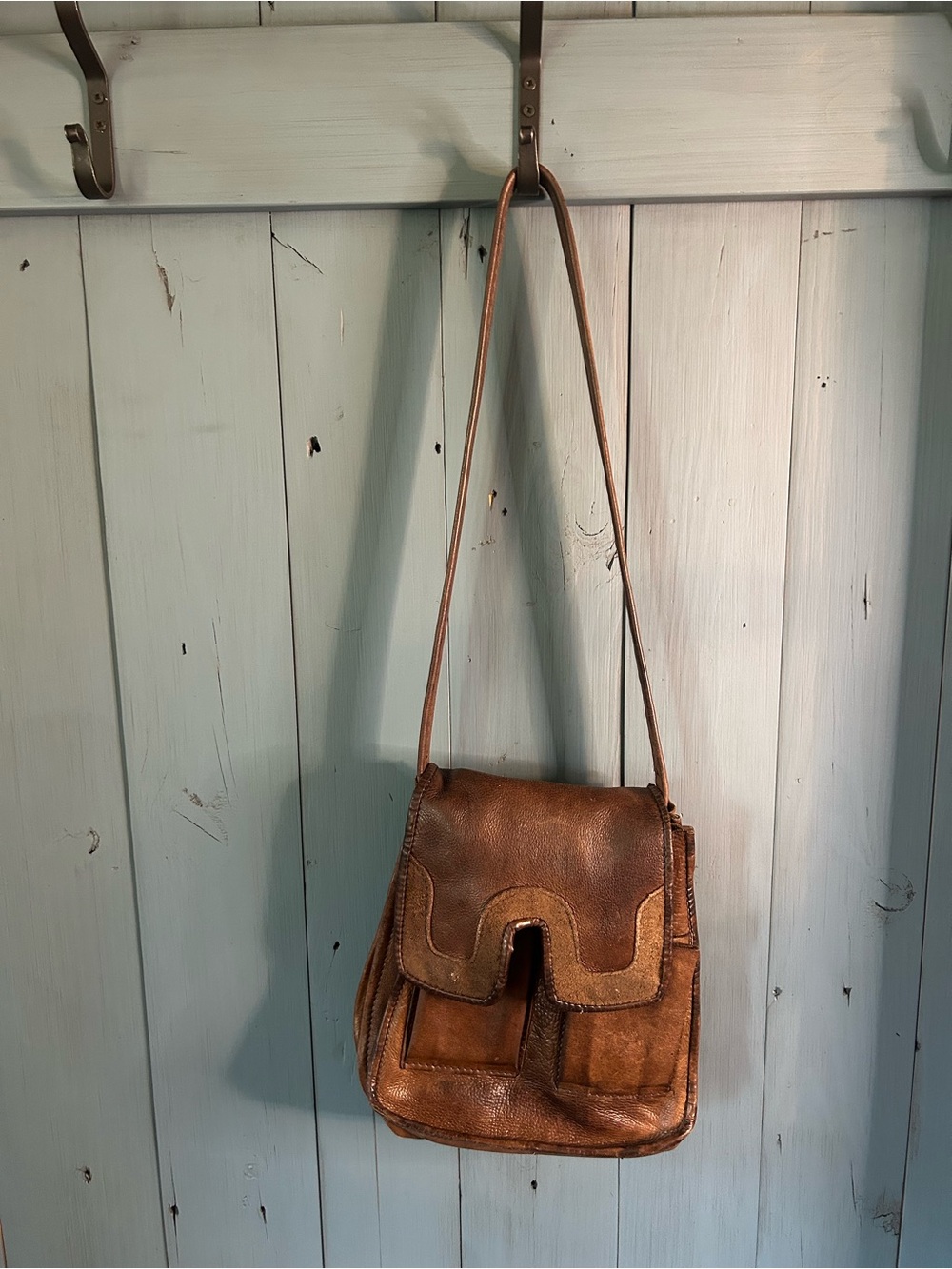 Vintage 1970’s Dark Brown Leather Shoulder Saddle Bag with Front Pockets - EUC